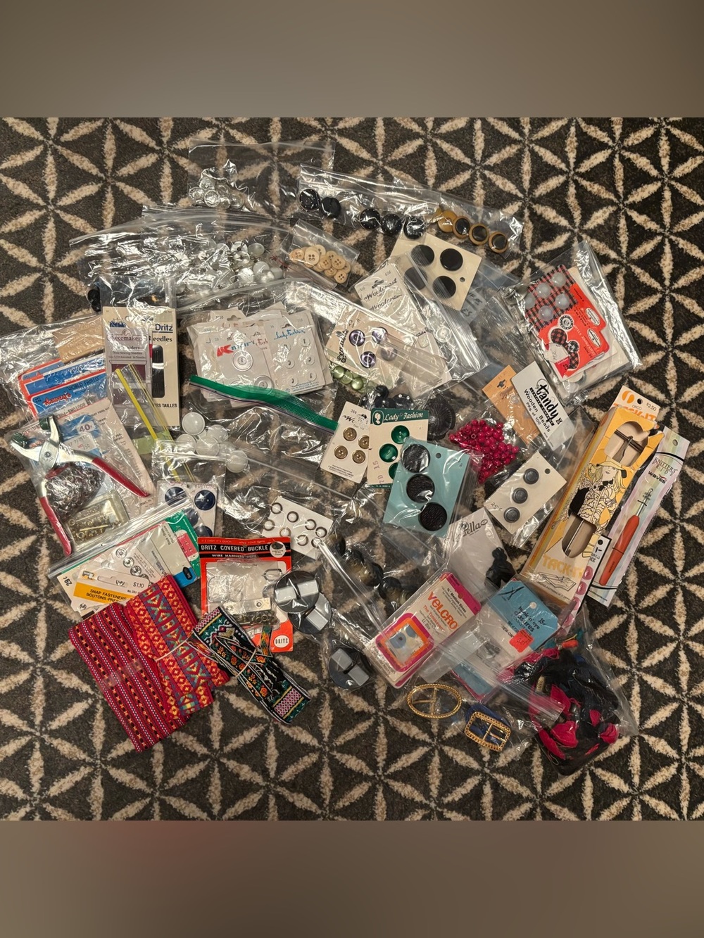 Vintage Sewing Notions - Assorted Sewing & Craft Accessories Bundle - Seamstress